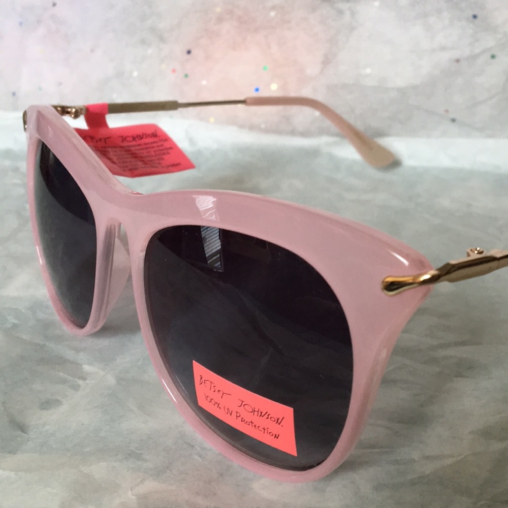 BETSEY JOHNSON MILKY PINK FRAME SUNGLASSES